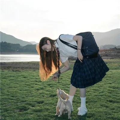 黑色池塘